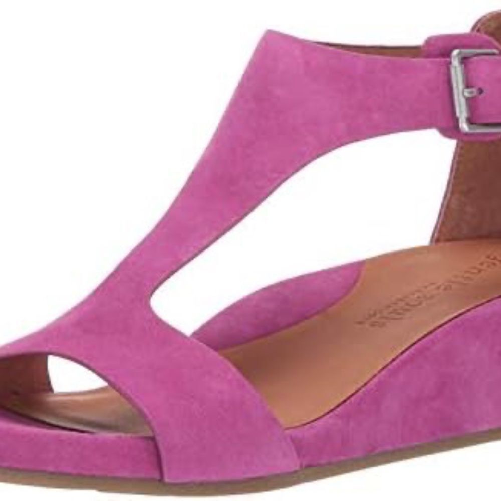 Gentle Souls Gisele Magenta Suede Wedge T-Strap Shoes Sz 8.5